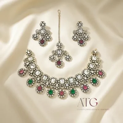 Traditional Kundan Bridal Choker Necklace Set with Earrings and Maang Tikka